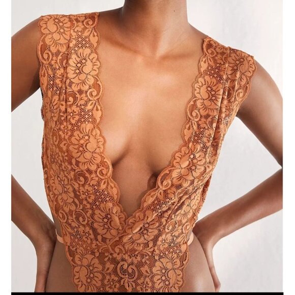 Free People We Are HAH Cut To The Chase Bodysuit Sz Small Womens Brown Lace Ling - Picture 10 of 13